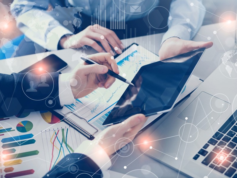 Business people meeting with technology
